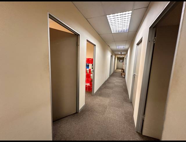 919M² OFFICE TO LET IN PARKTOWN